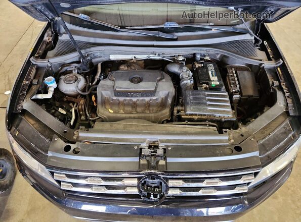 3VV1B7AX4JM040200 2018 VOLKSWAGEN TIGUAN Black Вид задньої частини салону
