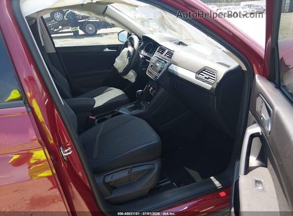 3VV1B7AX5JM017461 2018 VOLKSWAGEN TIGUAN Red Front interior view