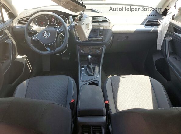 3VV1B7AX5MM056913 2021 VOLKSWAGEN TIGUAN Black Widok deski rozdzielczej