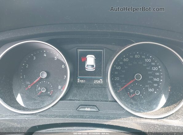 3VV1B7AX6JM021275 2018 VOLKSWAGEN TIGUAN Red Widok tylnych siedzeń