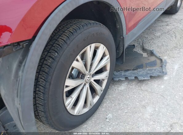 3VV1B7AX6JM021275 2018 VOLKSWAGEN TIGUAN Red Widok zestawu wskaźników