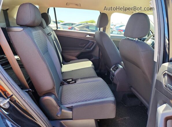 3VV1B7AX6MM013942 2021 VOLKSWAGEN TIGUAN Black Vista interior trasera