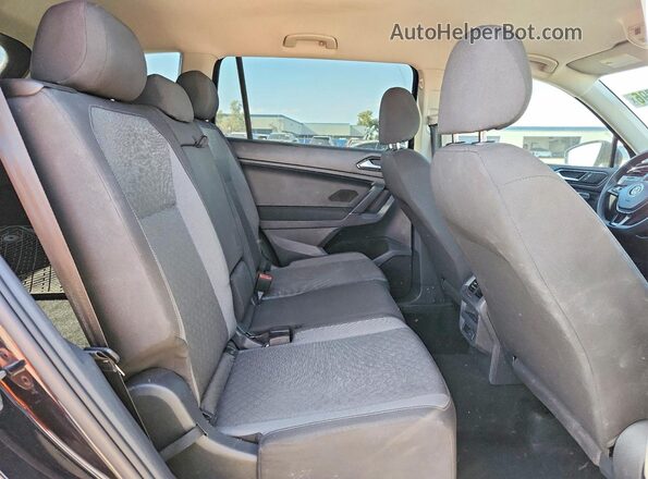 3VV1B7AX7JM087740 2018 VOLKSWAGEN TIGUAN Black Widok wnętrza z tyłu