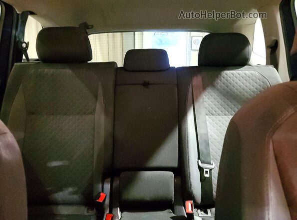 3VV1B7AX7KM079218 2019 VOLKSWAGEN TIGUAN Blue Rear seats view