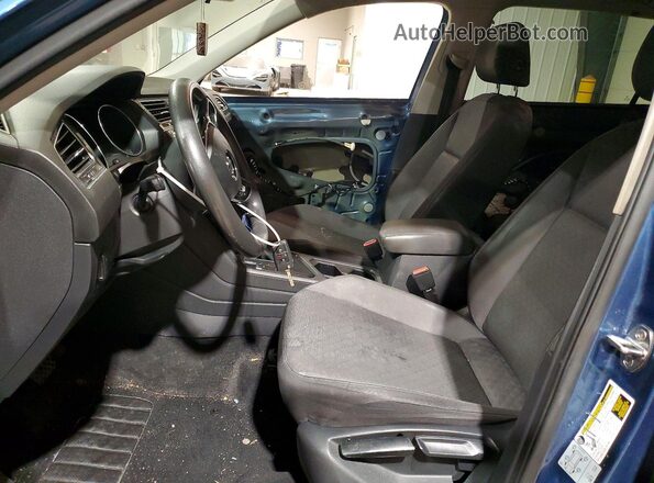 3VV1B7AX7KM079218 2019 VOLKSWAGEN TIGUAN Blue Front interior view
