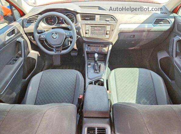 3VV1B7AX7KM140485 2019 VOLKSWAGEN TIGUAN Orange Widok deski rozdzielczej