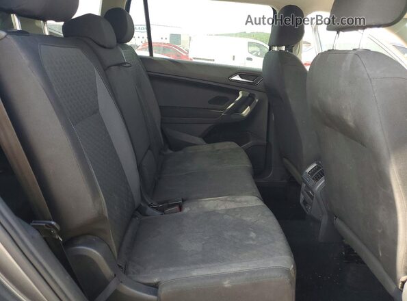 3VV1B7AX8JM085320 2018 VOLKSWAGEN TIGUAN Silver Widok wnętrza z tyłu