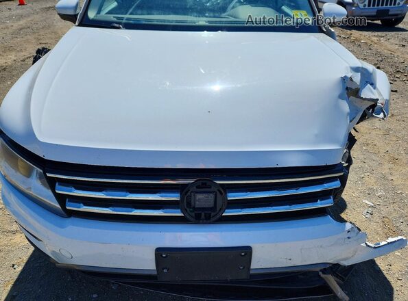 3VV1B7AX8KM110654 2019 VOLKSWAGEN TIGUAN White Vista del compartimento del motor