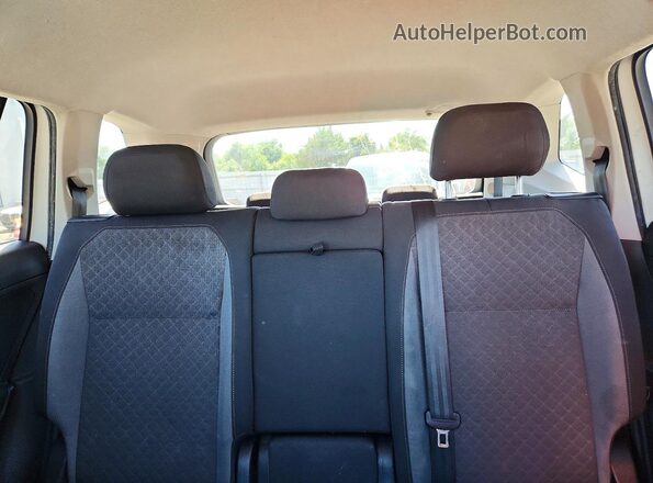 3VV1B7AX8KM110654 2019 VOLKSWAGEN TIGUAN White Vista de los asientos traseros
