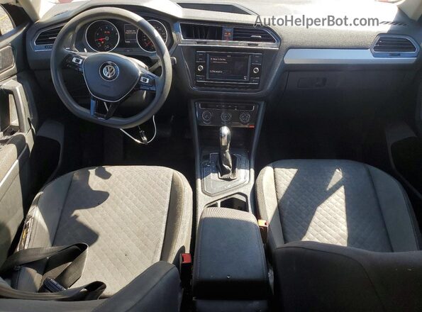 3VV1B7AX9JM064847 2018 VOLKSWAGEN TIGUAN Burgundy Widok deski rozdzielczej