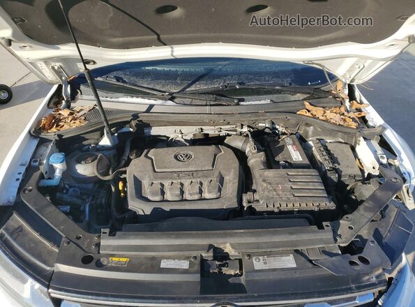 3VV1B7AX9JM111505 2018 VOLKSWAGEN TIGUAN White Vista del compartimento del motor