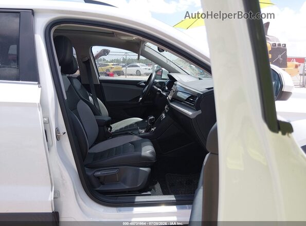 3VV1X7B28NM009753 2022 VOLKSWAGEN TAOS White Вид салону спереду