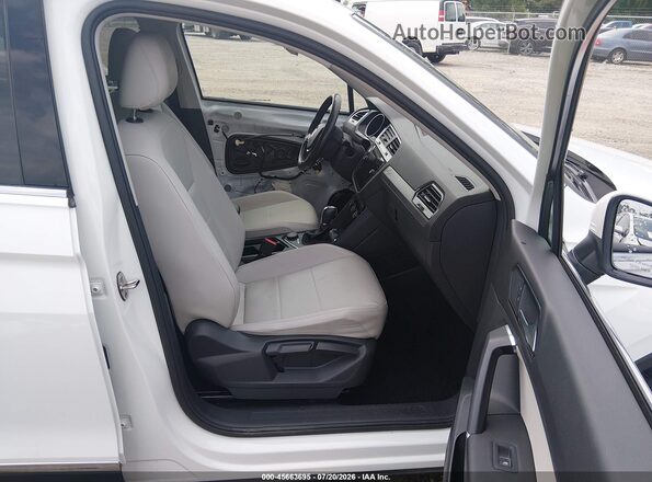 3VV2B7AX0JM010325 2018 VOLKSWAGEN TIGUAN White წინა სალონის ხედი