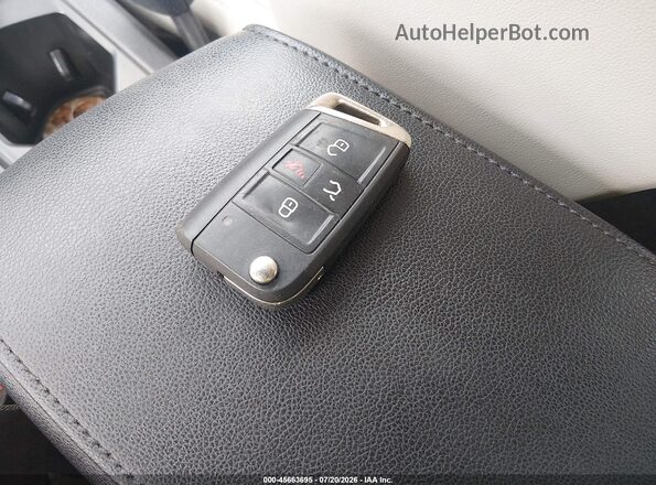 3VV2B7AX0JM010325 2018 VOLKSWAGEN TIGUAN White წინა პანელის ხედი