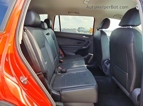 3VV2B7AX0JM070539 2018 VOLKSWAGEN TIGUAN Red უკანა სალონის ხედი
