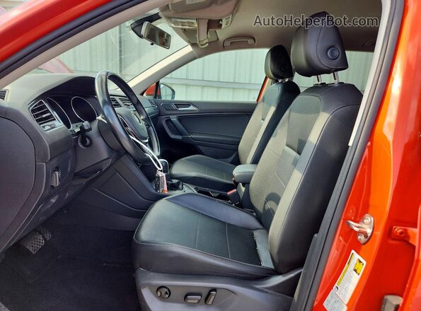 3VV2B7AX0JM070539 2018 VOLKSWAGEN TIGUAN Red წინა სალონის ხედი