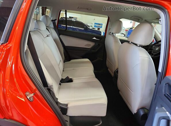3VV2B7AX0JM074574 2018 VOLKSWAGEN TIGUAN Orange Սալոնի հետևի տեսք