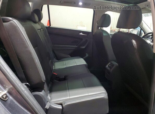 3VV2B7AX0JM191989 2018 VOLKSWAGEN TIGUAN Gray Widok wnętrza z tyłu