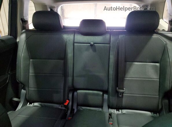 3VV2B7AX0JM191989 2018 VOLKSWAGEN TIGUAN Gray Widok tylnych siedzeń
