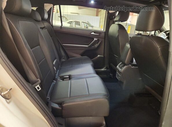 3VV2B7AX0KM030771 2019 VOLKSWAGEN TIGUAN Белый Вид задней части салона
