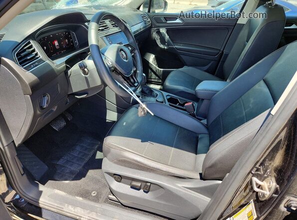 3VV2B7AX0LM123646 2020 VOLKSWAGEN TIGUAN Черный Вид салона спереди