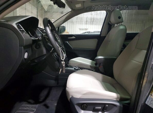 3VV2B7AX0LM168568 2020 VOLKSWAGEN TIGUAN Gray Вид салону спереду