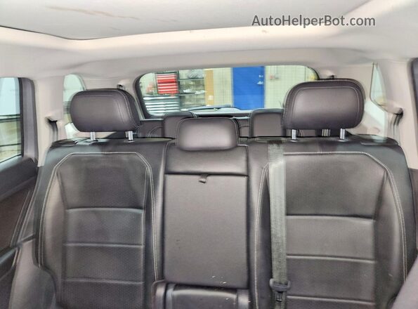 3VV2B7AX0MM060517 2021 VOLKSWAGEN TIGUAN Silver Вид задніх сидінь