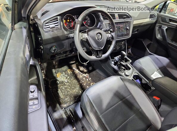 3VV2B7AX0MM060517 2021 VOLKSWAGEN TIGUAN Silver Вид панелі приладів