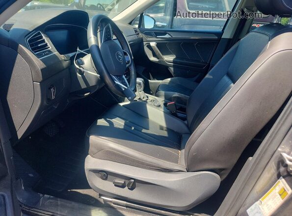 3VV2B7AX0NM030693 2022 VOLKSWAGEN TIGUAN Gray Widok wnętrza z przodu