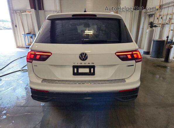 3VV2B7AX0NM035683 2022 VOLKSWAGEN TIGUAN White Widok z tyłu