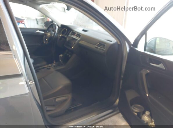 3VV2B7AX1JM014657 2018 VOLKSWAGEN TIGUAN Gray Front interior view