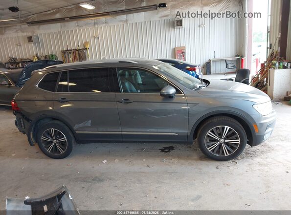 3VV2B7AX1JM014657 2018 VOLKSWAGEN TIGUAN Gray Rear interior view