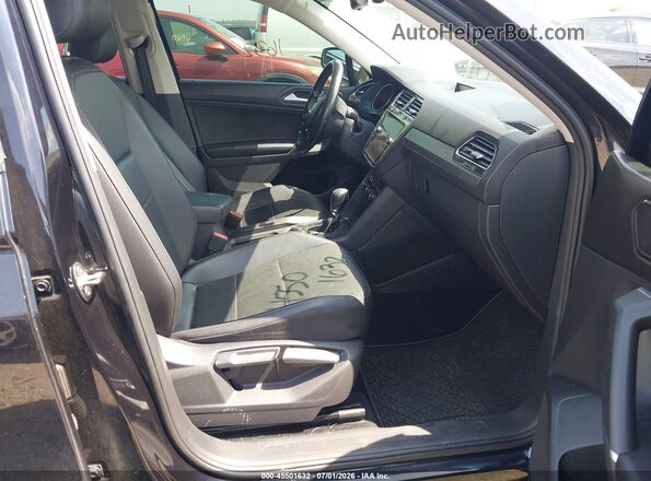 3VV2B7AX1JM050798 2018 VOLKSWAGEN TIGUAN Black Widok wnętrza z przodu