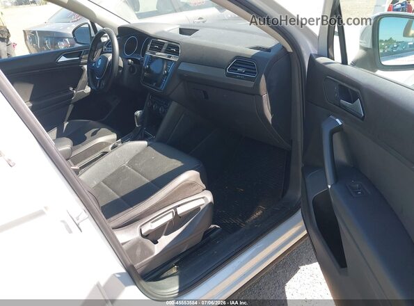 3VV2B7AX1JM072543 2018 VOLKSWAGEN TIGUAN White წინა სალონის ხედი