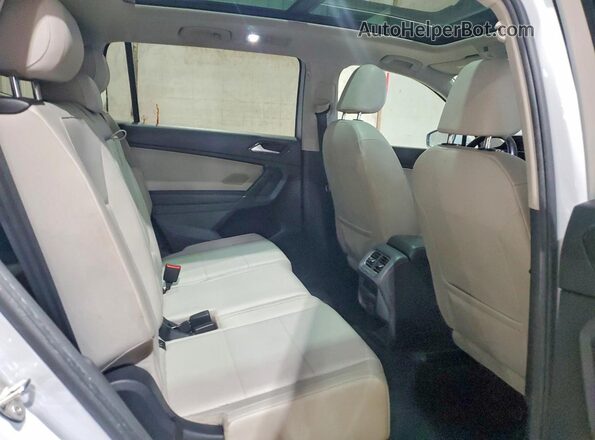3VV2B7AX1JM178880 2018 VOLKSWAGEN TIGUAN Серебряный Вид задней части салона