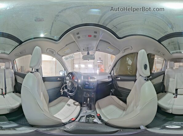 3VV2B7AX1JM178880 2018 VOLKSWAGEN TIGUAN Серебряный Панорамный вид салона 360°