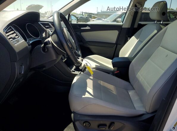 3VV2B7AX1KM124769 2019 VOLKSWAGEN TIGUAN White Widok wnętrza z przodu