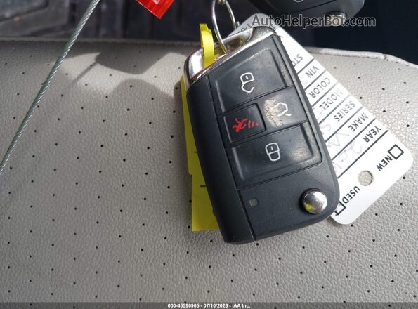 3VV2B7AX1KM185233 2019 VOLKSWAGEN TIGUAN Turquoise Dashboard view