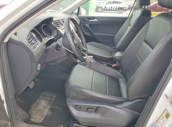 3VV2B7AX1MM100555 2021 VOLKSWAGEN TIGUAN White წინა სალონის ხედი