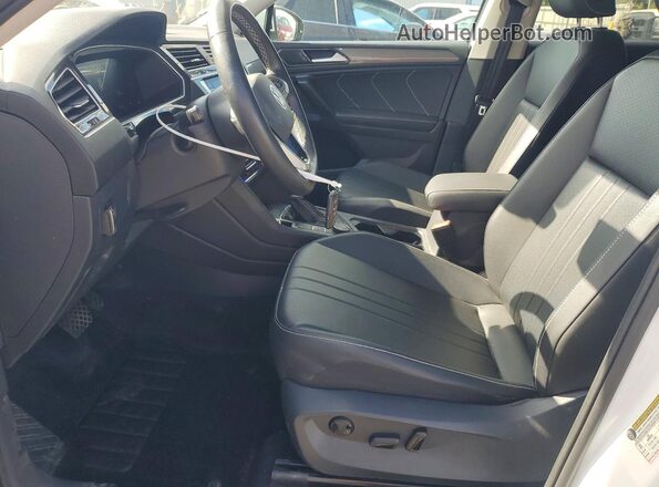 3VV2B7AX1RM042048 2024 VOLKSWAGEN TIGUAN White Вид салону спереду
