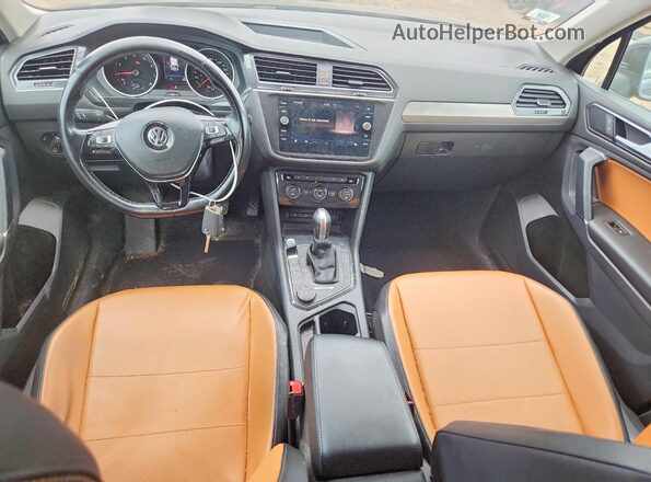 3VV2B7AX2JM001481 2018 VOLKSWAGEN TIGUAN Black Widok deski rozdzielczej