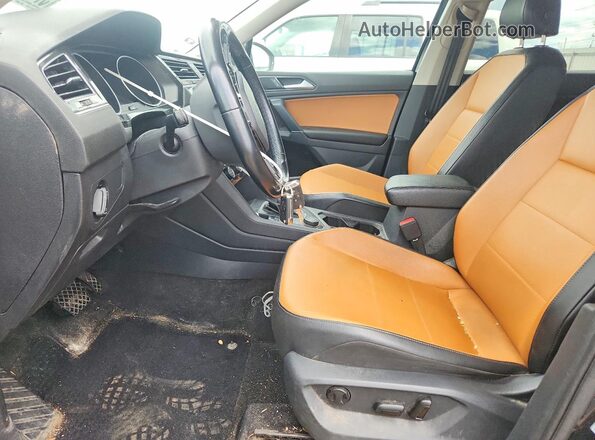 3VV2B7AX2JM001481 2018 VOLKSWAGEN TIGUAN Black Widok wnętrza z przodu