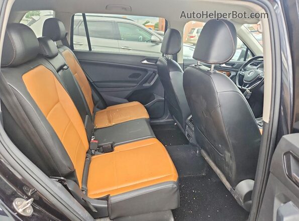 3VV2B7AX2JM001481 2018 VOLKSWAGEN TIGUAN Black Widok tylnych siedzeń