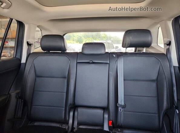 3VV2B7AX2JM061812 2018 VOLKSWAGEN TIGUAN Charcoal Rear seats view