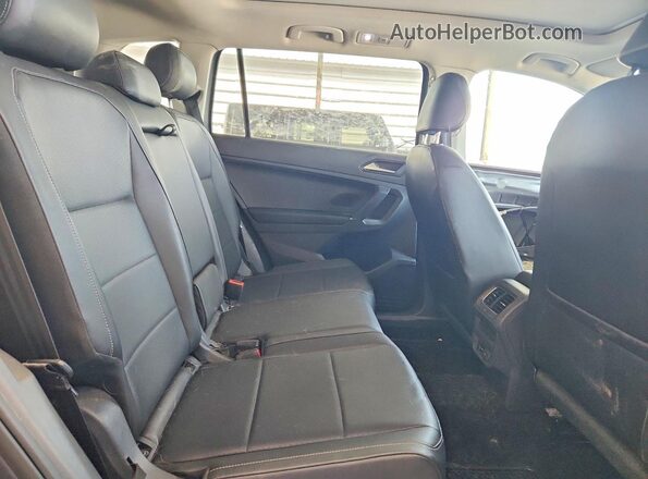 3VV2B7AX2JM061812 2018 VOLKSWAGEN TIGUAN Charcoal Rear interior view