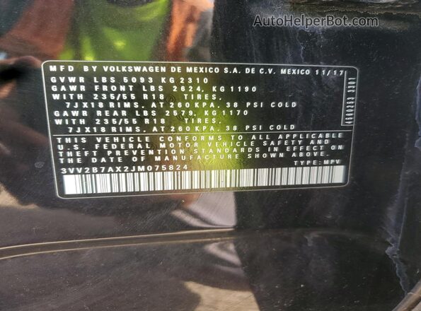 3VV2B7AX2JM075824 2018 VOLKSWAGEN TIGUAN Black Widok komory silnika