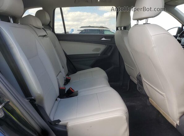 3VV2B7AX2JM075824 2018 VOLKSWAGEN TIGUAN Black Widok tylnych siedzeń