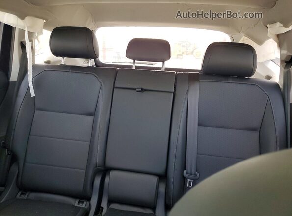 3VV2B7AX2JM191251 2018 VOLKSWAGEN TIGUAN Black უკანა სავარძლების ხედი
