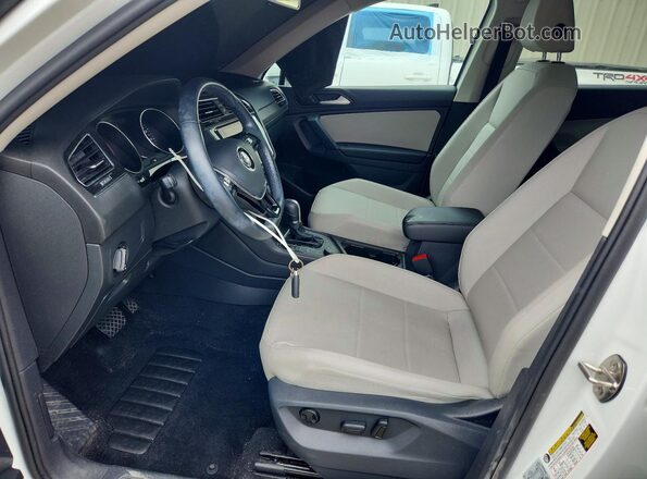 3VV2B7AX2KM086842 2019 VOLKSWAGEN TIGUAN Белый Вид салона спереди