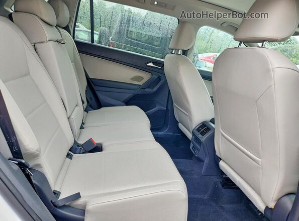 3VV2B7AX2KM086842 2019 VOLKSWAGEN TIGUAN Белый Вид задней части салона